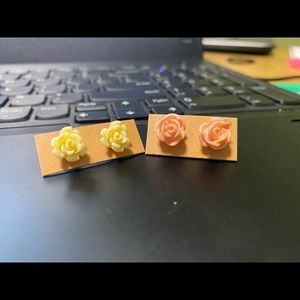 2 pairs of rose earrings